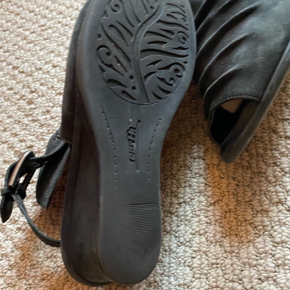 Earth wedge sandals leather size 8.5D Wide - Picture 4 of 7